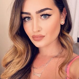 Meet your Posher, Gabrielle